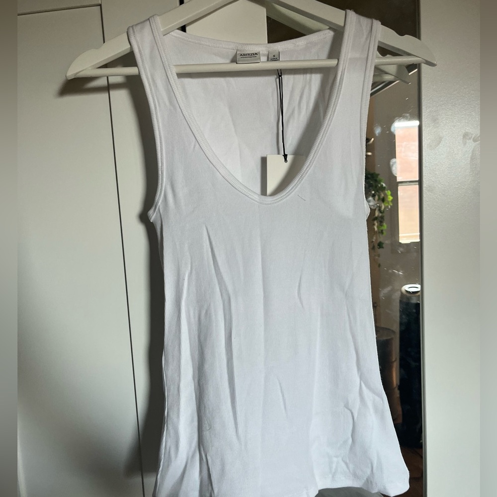 Aritzia HomeStretch V Neck Tank Top